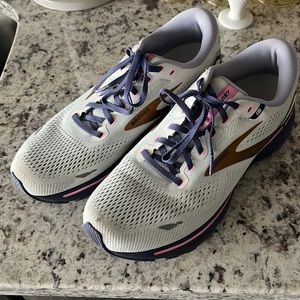 Women’s Brooks Running Shoes